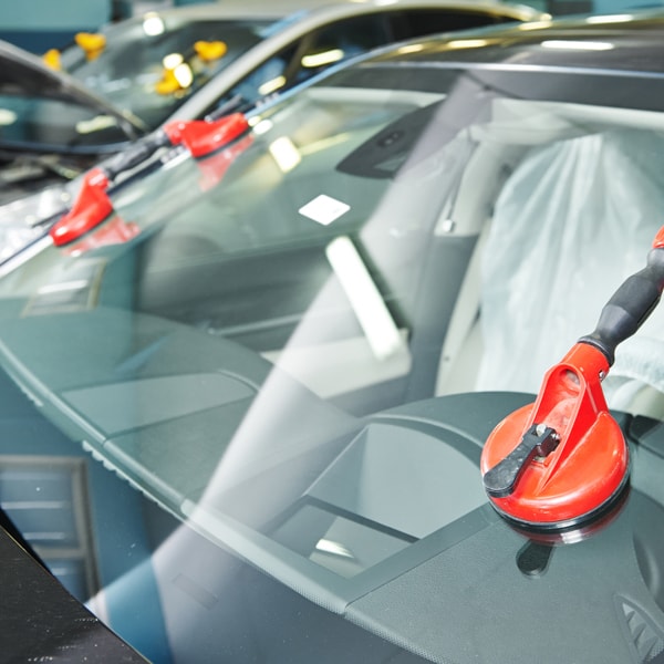 Which auto glass company to contact when windshield is damaged  in Keystone Heights