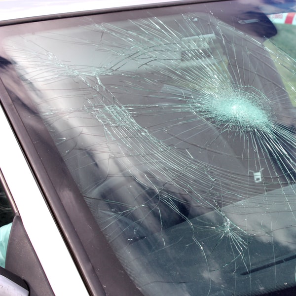 what auto glass replacement technician to contact and what is the price cost to fix broken windshield  in Keystone Heights FL